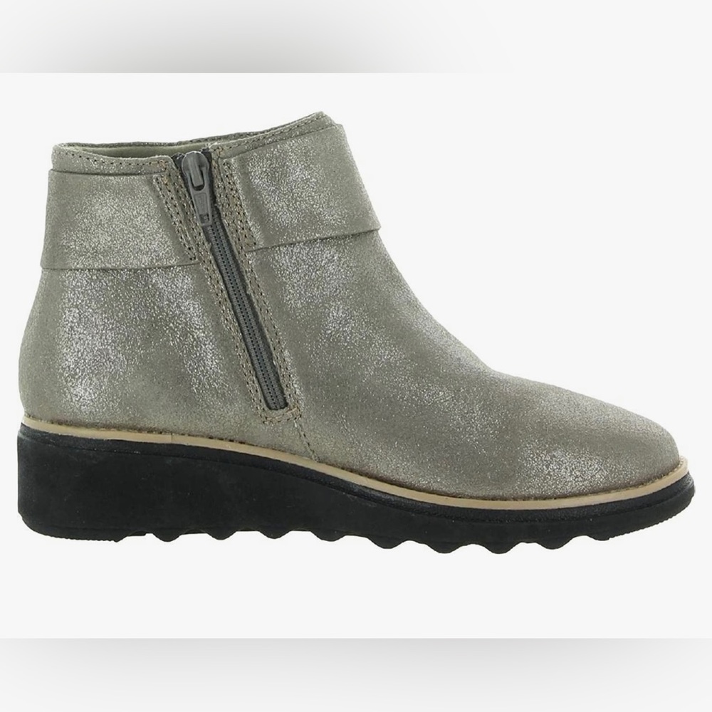 Clarks Sharon Salon Pewter Metallic Leather Boot Like New